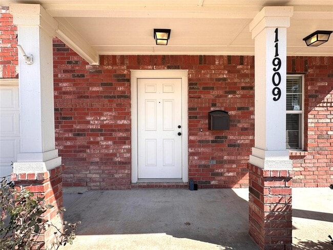 Building Photo - 11909 Big Sky Dr