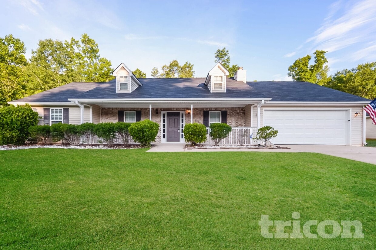 Primary Photo - 140 Oak Meadows Dr