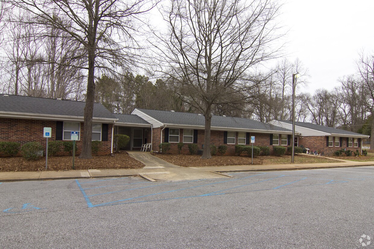 Willow Oaks Apartments - Cowpens, SC | Apartments.com