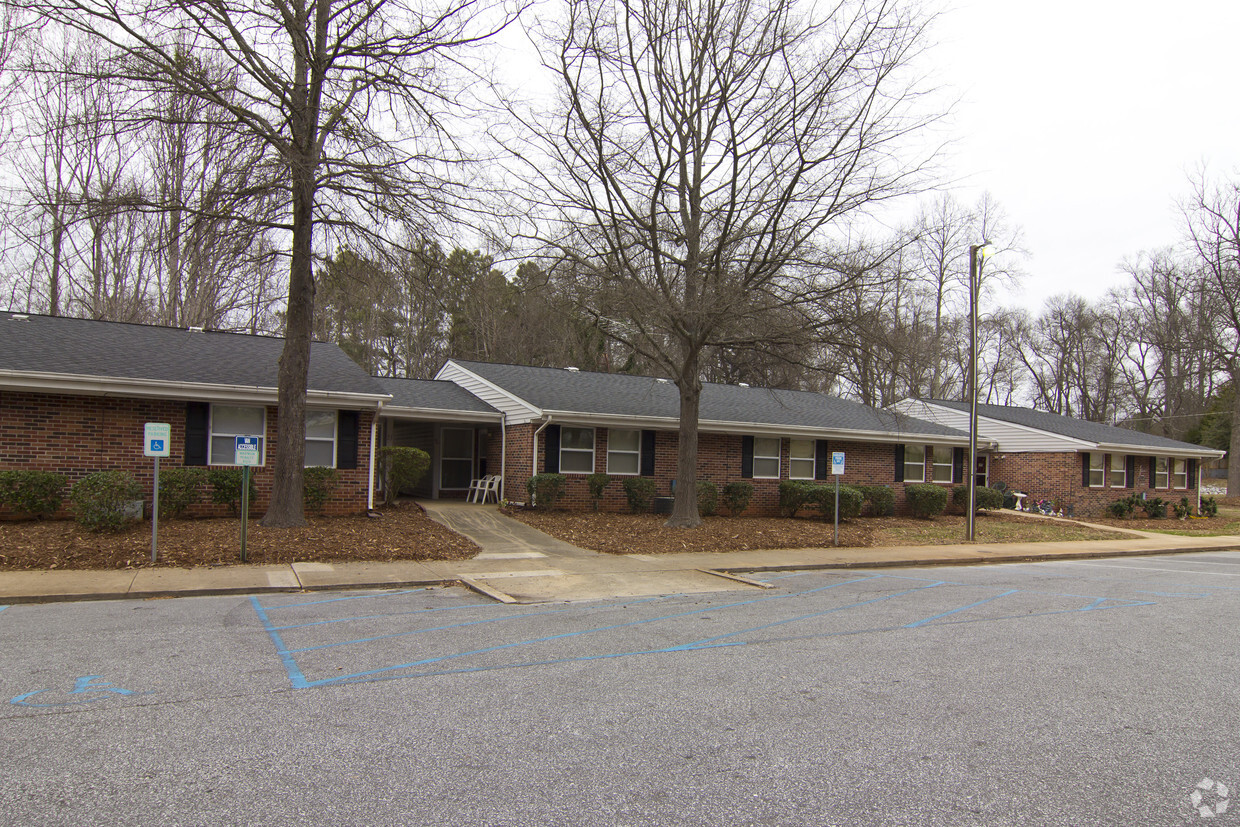Primary Photo - Willow Oaks Apartments
