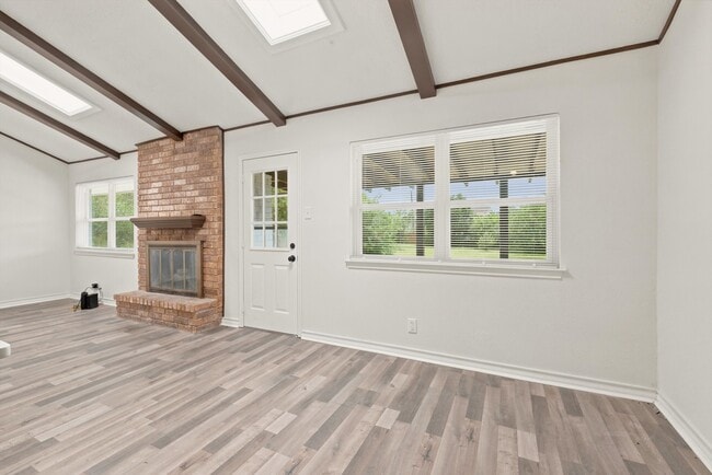 Building Photo - 502 Moorside Dr