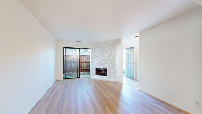 Building Photo - Beautiful Pacheco Condo!