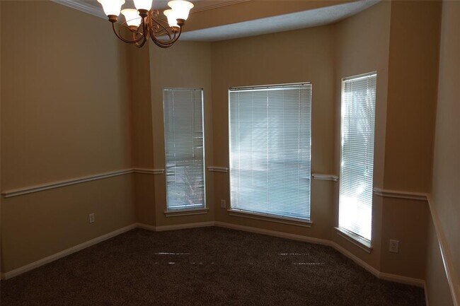 Foto del edificio - 15118 Brookwood Bridge Ln