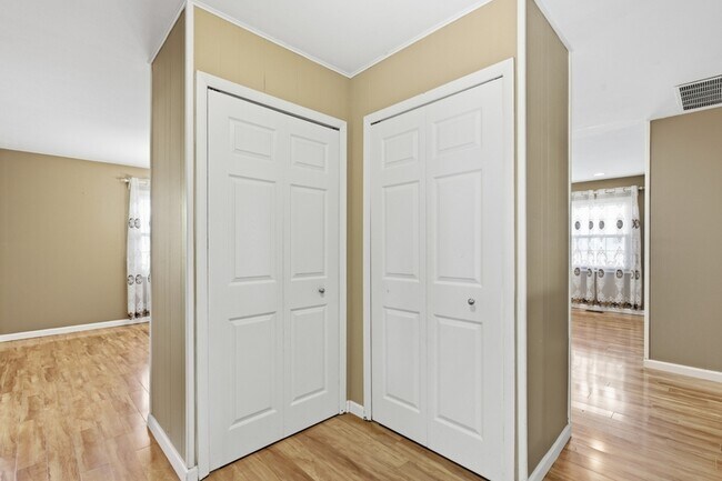 Foto del edificio - 12426 Chalford Ln