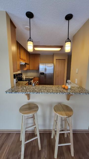 Building Photo - Updated 3 bedroom townhome conveniently lo...