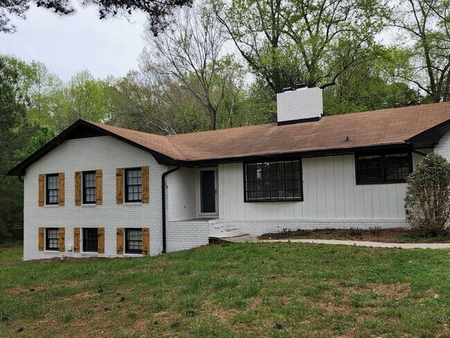 Building Photo - 716 Scenic Hwy N