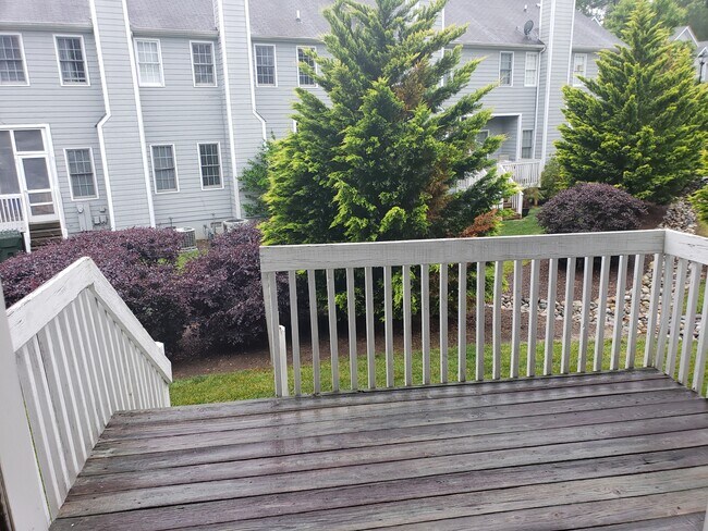 Patio trasero - 8231 Hempshire Pl