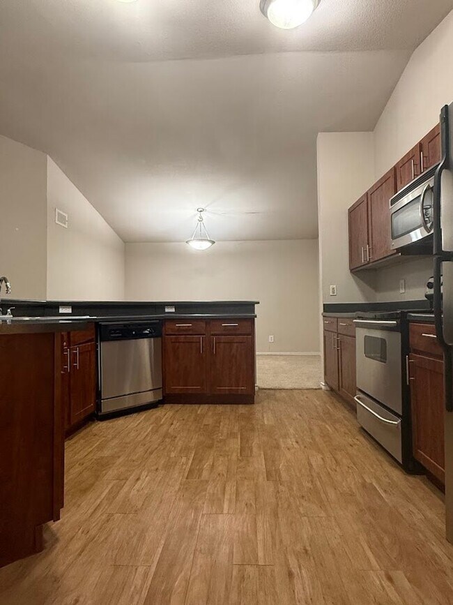 Foto del edificio - 2 BD with Garage - Dog Park - Resort Pool ...