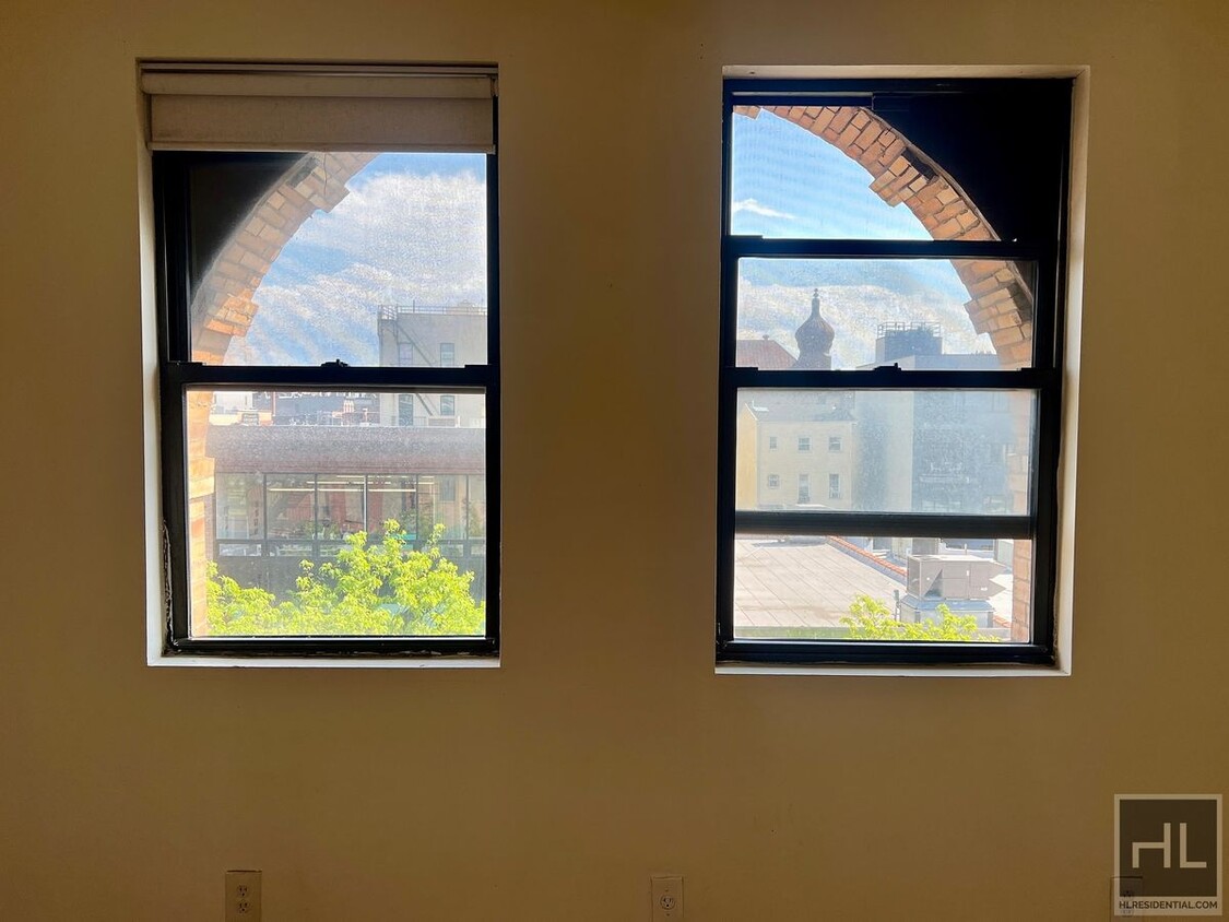 Foto principal - 5BR 1BA Historic Commerical Residential Zo...