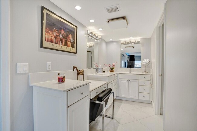 Foto del edificio - 1150 Hillsboro Mile Unit 1016