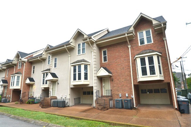 Building Photo - 3313 Fairmont Dr