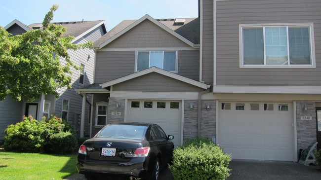 Building Photo - Liberty Oaks Townhomes