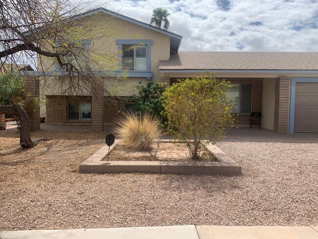 Building Photo - 1735 W Pampa Ave