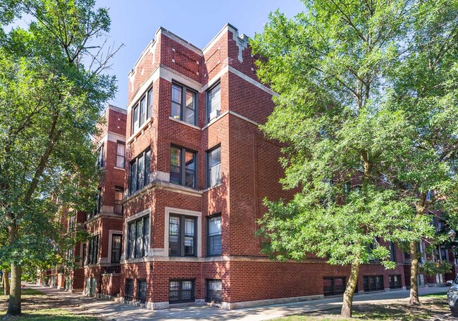 Building Exterior - 5452 S. Ellis Avenue