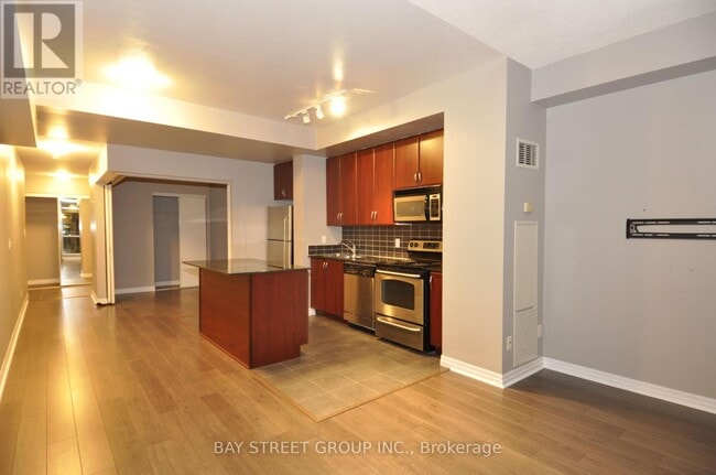 Building Photo - 225-225 Webb Dr