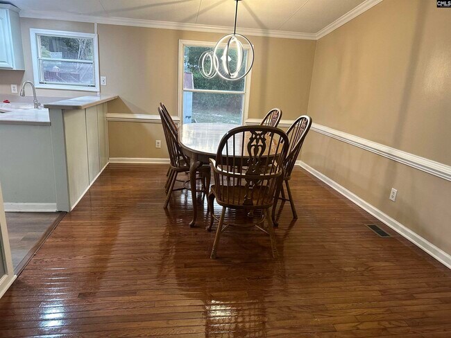 Foto del edificio - 221 Bentgrass Ln