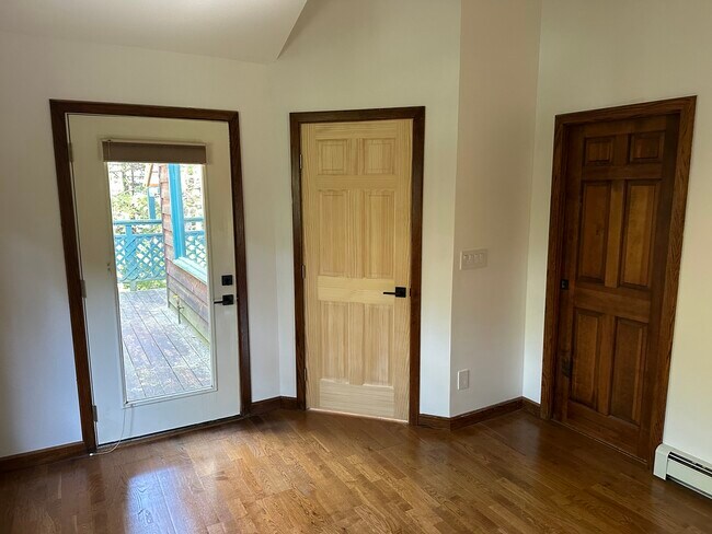 Building Photo - 928 Timberline Dr