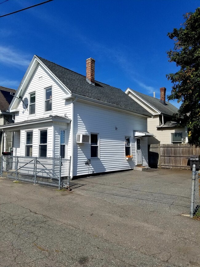 Building Photo - 1 E Burnside Ave