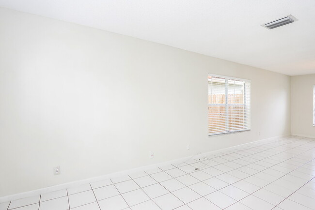 Building Photo - 10627 Buttonwood Lake Dr