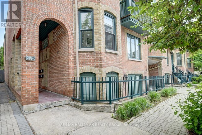 Photo du bâtiment - 232 Rue Wilbrod St