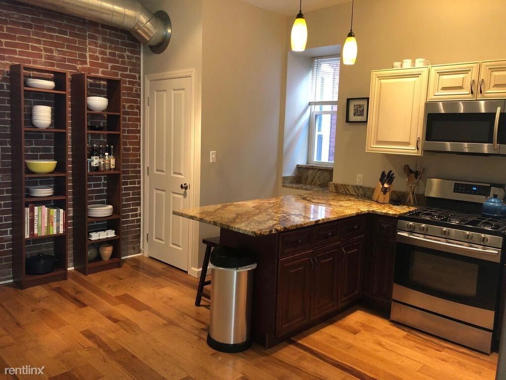 Primary Photo - 426 N Taylor Ave
