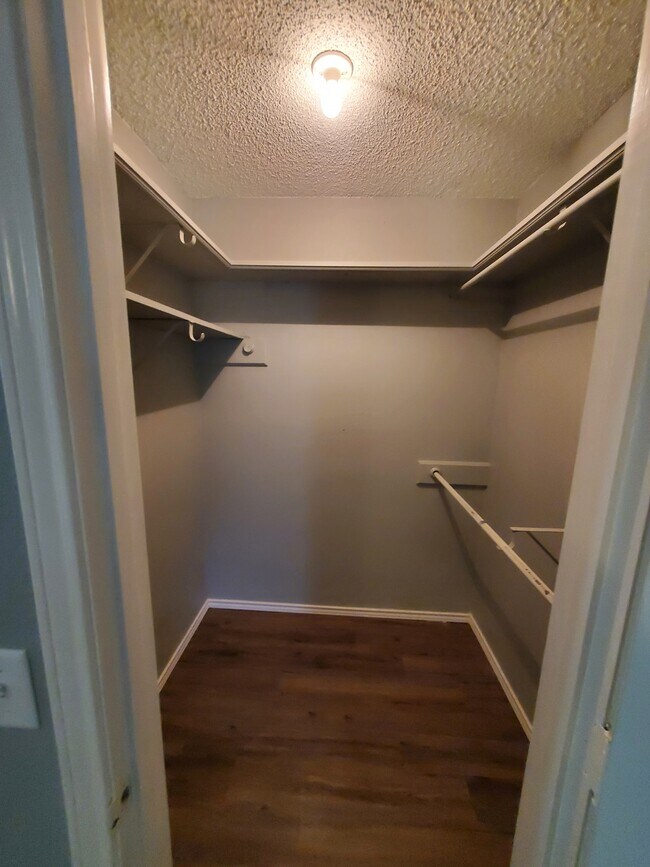 Closet - 9602 Orlando Ave