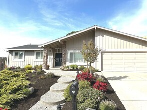 Building Photo - 157 Regency Dr