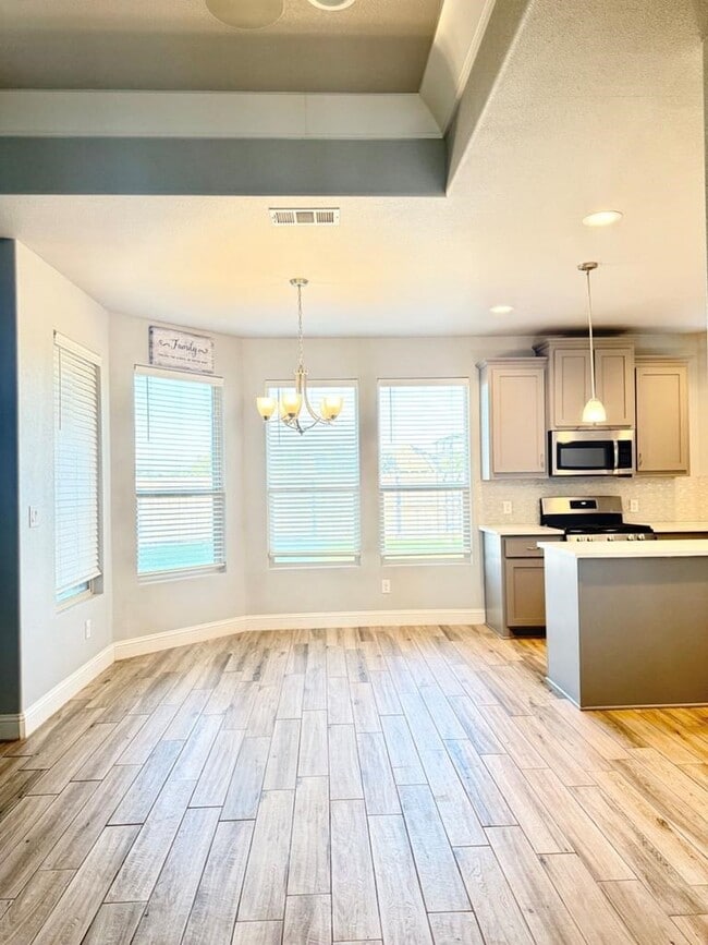 Building Photo - 3907 Yorkshire Dr