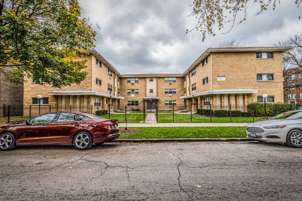 Foto principal - 8100 S Drexel Ave