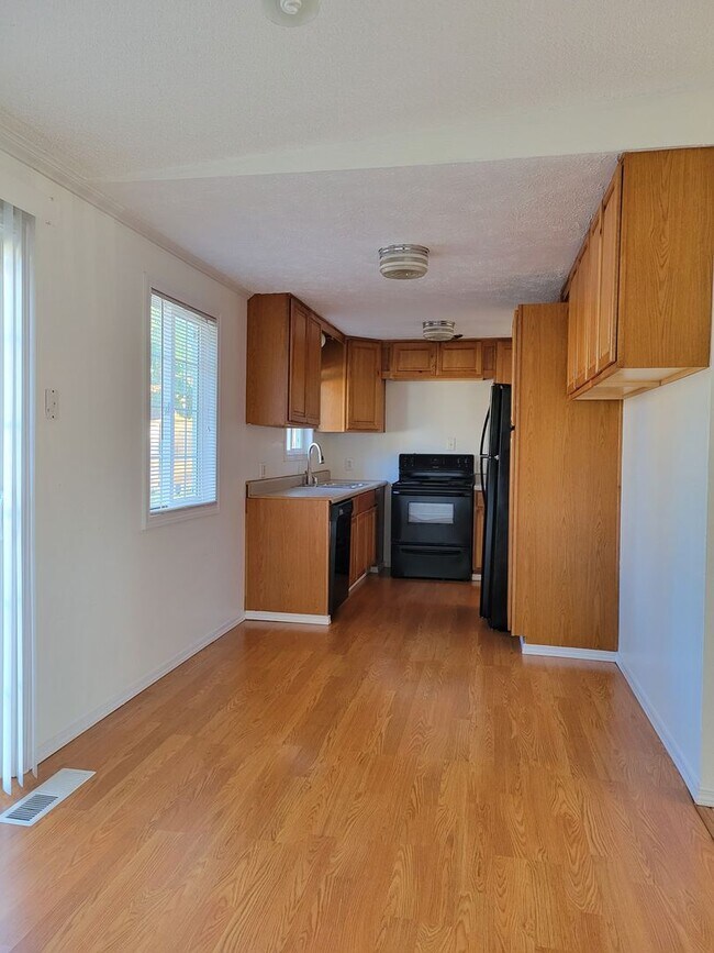 Foto del edificio - Ready NOW -Cute 3 Bedroom Home with Large ...