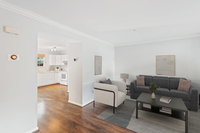 Building Photo - 207 Langdon Farm Cir