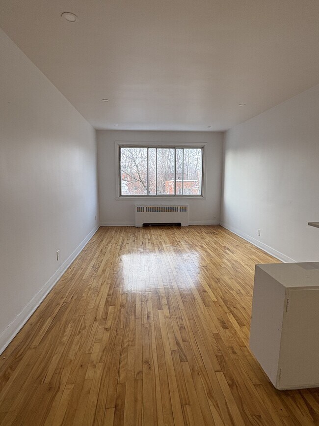 Building Photo - 4860 Plamondon Ave