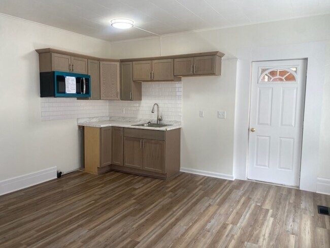 Foto del edificio - 8338 W Ridge Rd