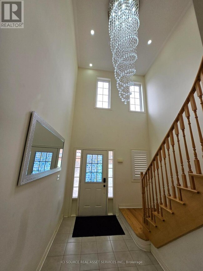 Building Photo - 376 Bessborough Dr