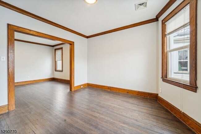 Foto del edificio - 406 E Kinney St