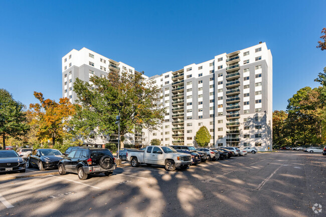 7333 Avenida Nueva Hampshire - Takoma Overlook Condominium