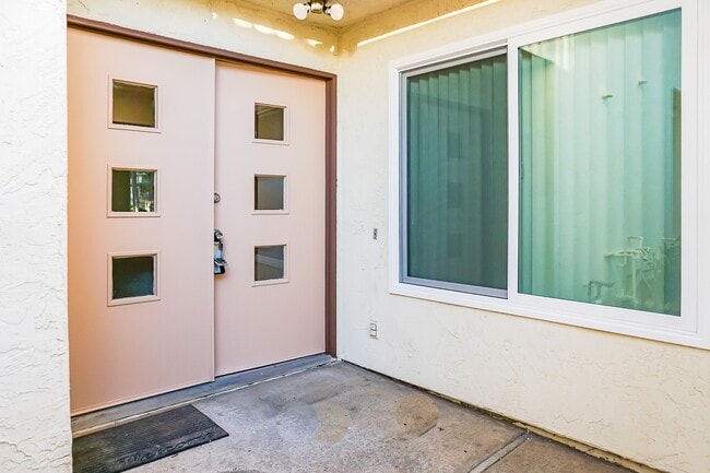 Building Photo - STUNNING 3BD/2.5BA TOWNHOUSE - BONITA VIEW...