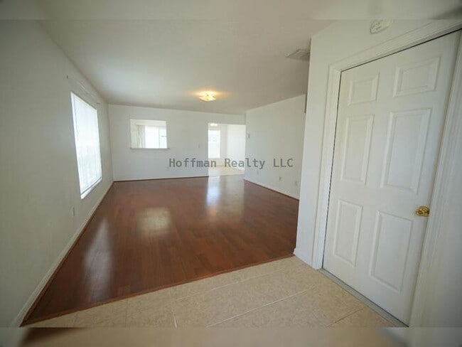 Building Photo - 4-Bed, 2-Bath, 2-Car Garage, 2-story home ...