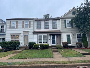 Building Photo - 350 Stable View Ter NE