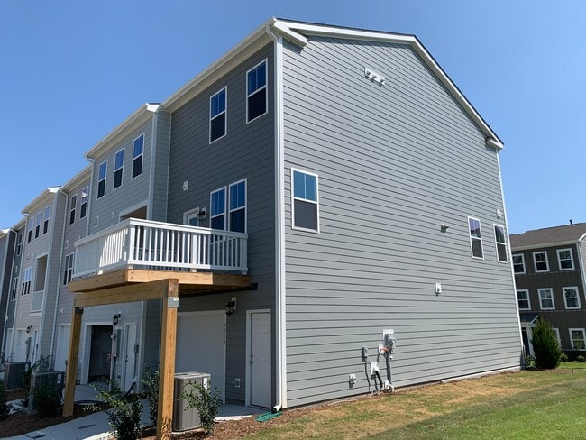 Building Photo - 5316 Daydream Dr