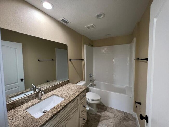 Building Photo - 3 bedroom in DUNNELLON FL 34434