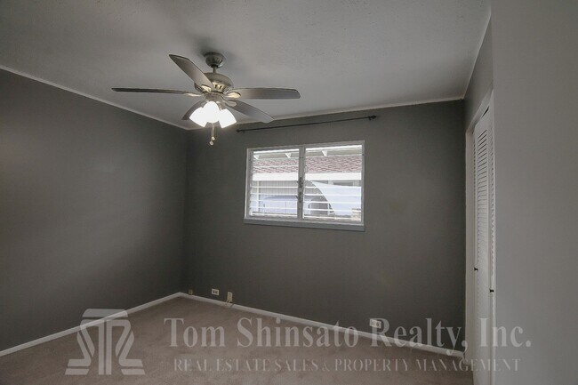 Foto del edificio - 3 Bedroom House in Enchanted Lakes, Kailua...