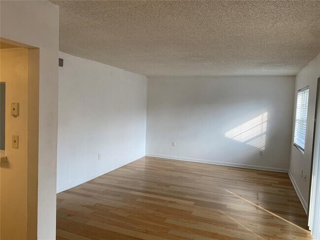 Building Photo - 2505 N Alafaya Trail