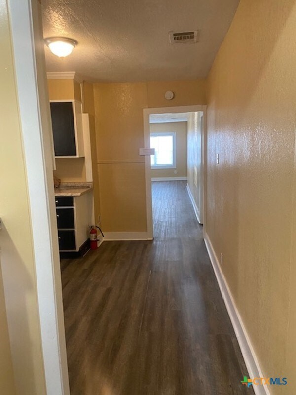 Foto del edificio - 214 S Hackberry Ave