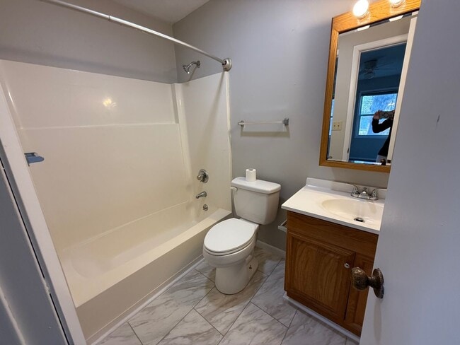 Foto del edificio - 105 Milton Dr