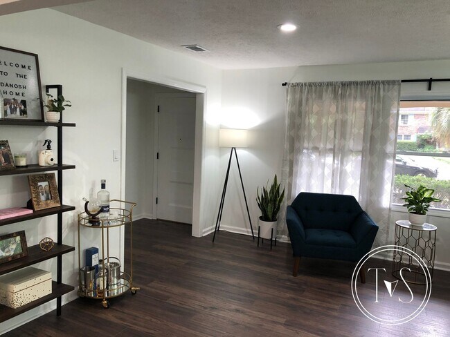 Foto del edificio - BEAUTIFUL FULLY RENOVATED HOME YOU WON'T WANT TO MISS!