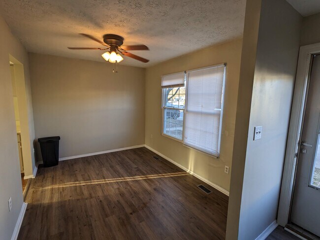 Foto del edificio - 728 Johahn Dr