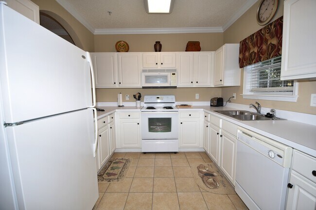 Building Photo - 6203 Catalina Dr