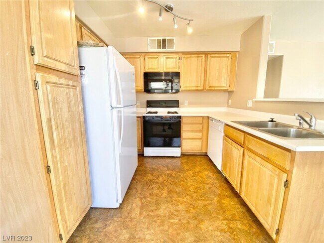 Building Photo - 5710 E Tropicana Ave