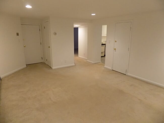 Living Room - 26 Commonwealth Ter